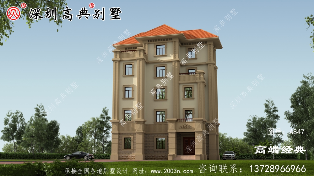 门前的欧元柱和门前的金色雕刻给别墅增添了贵气感